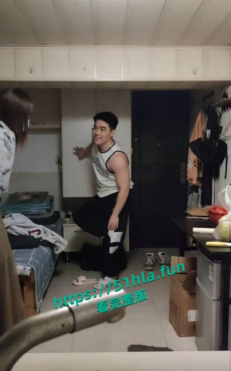 TS伪娘阿红劲爆大瓜,油腻大叔浓妆艳抹,专约帅气直男小伙,毒龙口爆后入肛穴,榨精堪比职业骚鸡!