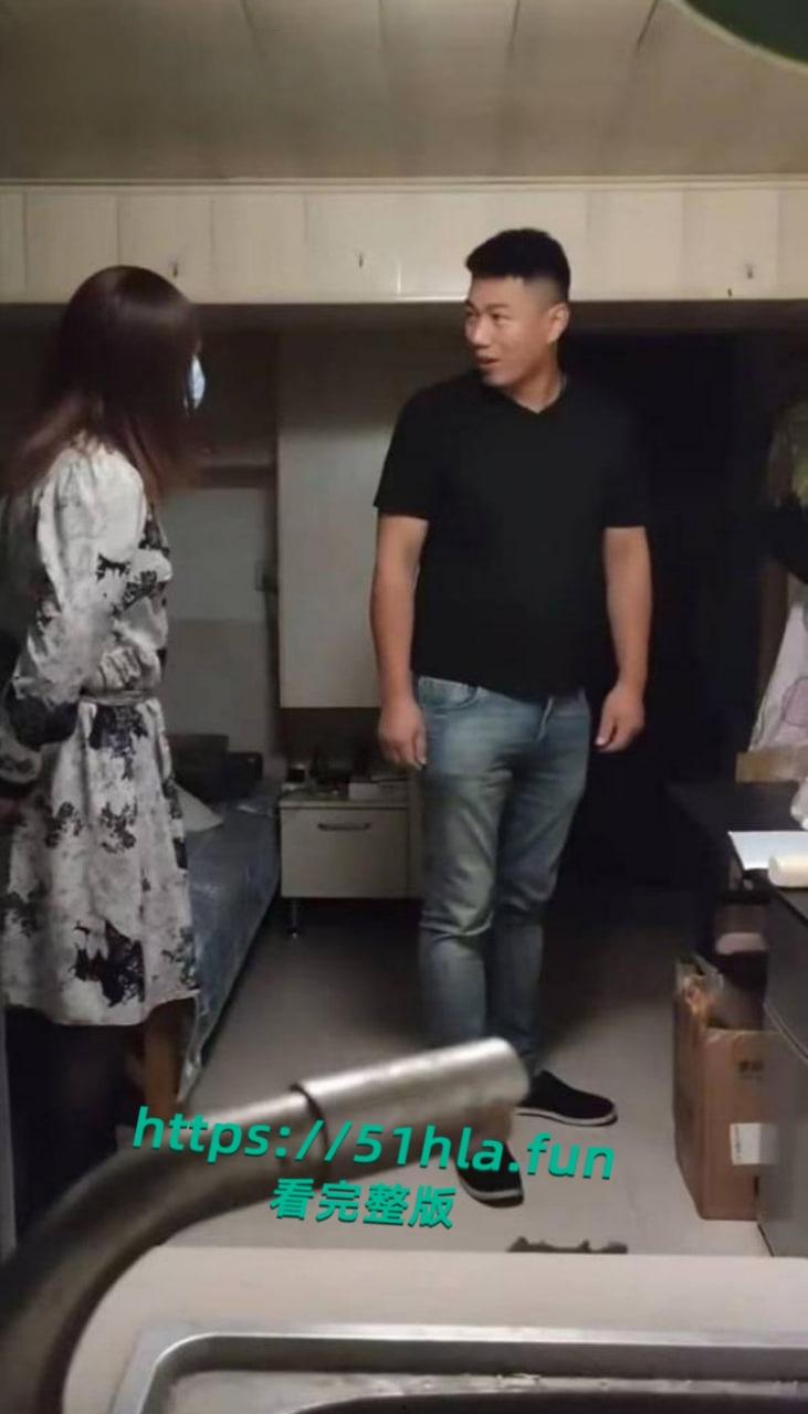 TS伪娘阿红劲爆大瓜,油腻大叔浓妆艳抹,专约帅气直男小伙,毒龙口爆后入肛穴,榨精堪比职业骚鸡!