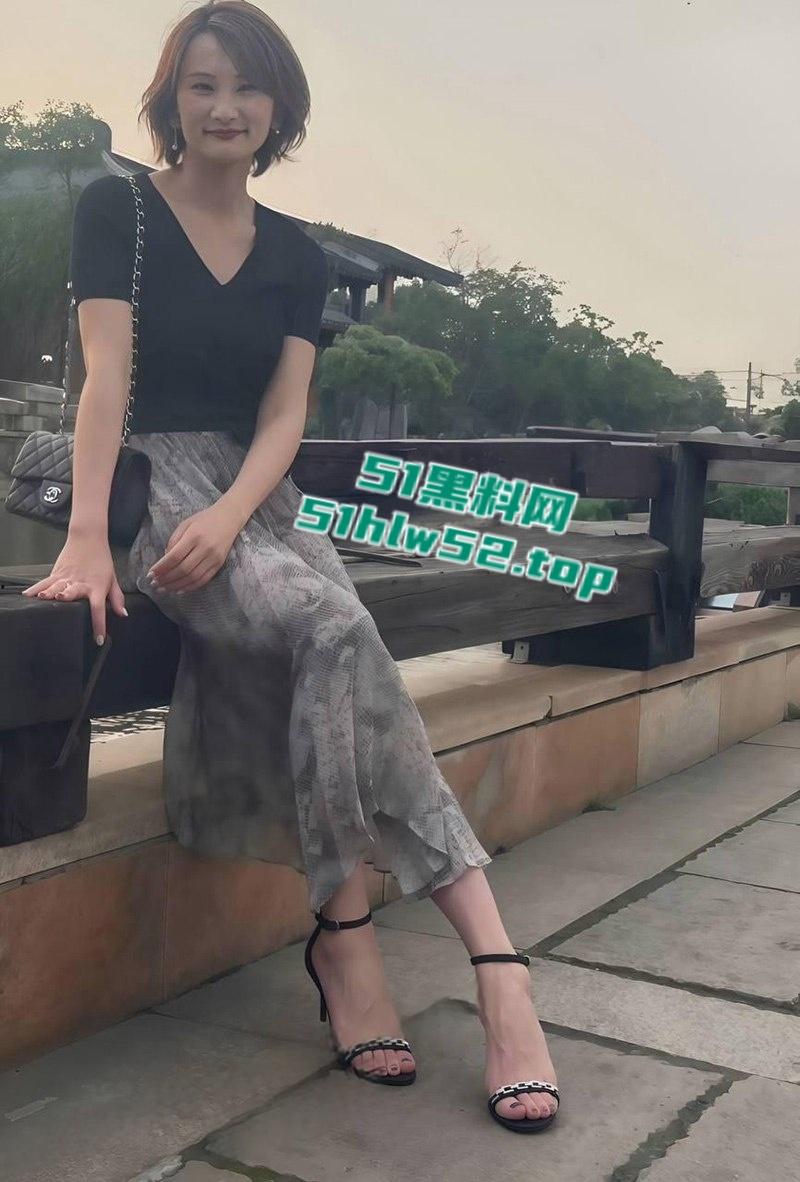 南阳内乡小卖部老板娘【王薇】勾引一米八体育生，高超手技令人欲仙欲死，少妇的魅力真是难以抵挡！