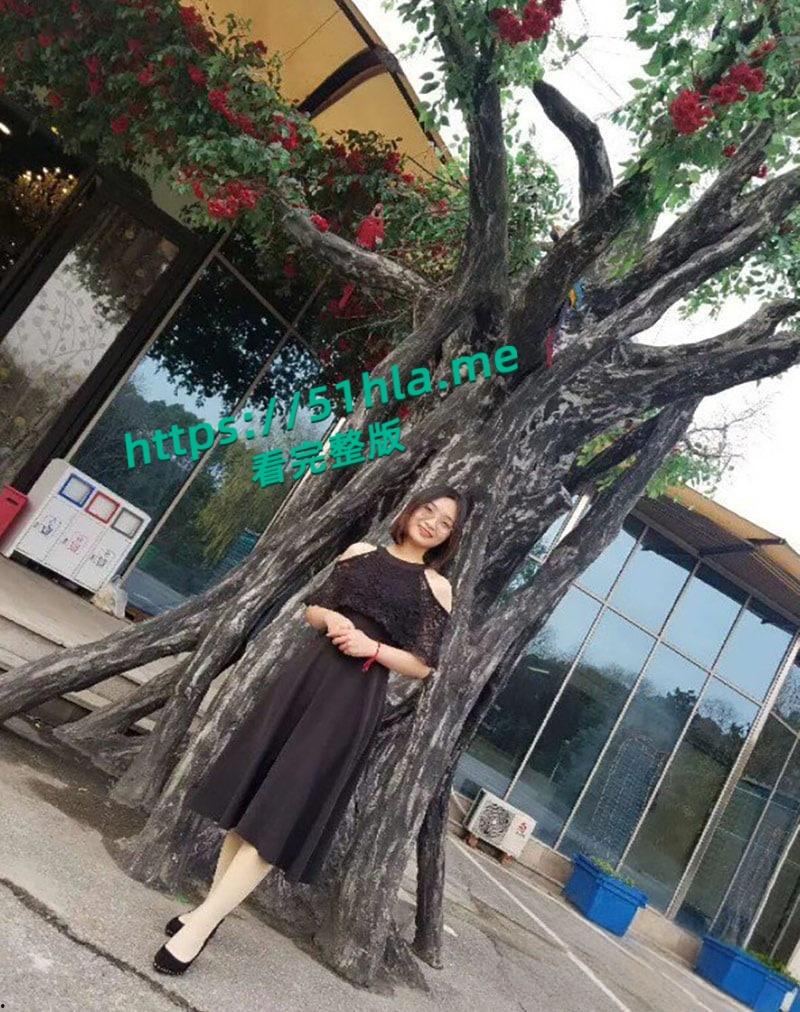 南京市中学英语老师【夏宁莹】性爱视频流出,超绝的口技让情人欲罢不能,极品美乳超级亮眼!