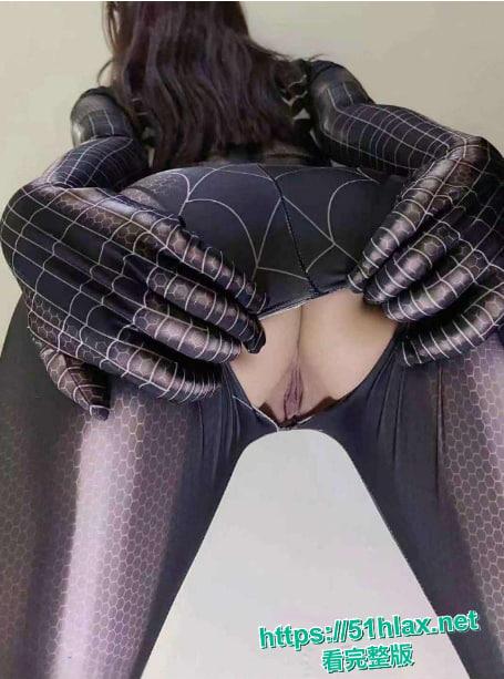 马来西亚DJ网红蓝星蕾聚会醉酒被同学下药迷奸全过程曝光 反差婊子被扒穴骚样私照流出让人看硬