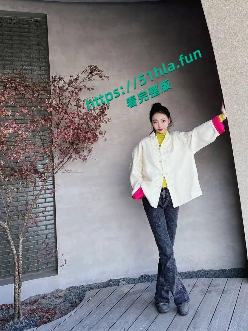 辽宁大学舞蹈生【李玉兰】宿舍自慰视频曝光，一字马展示M腿大开道具玩弄淫水狂喷！