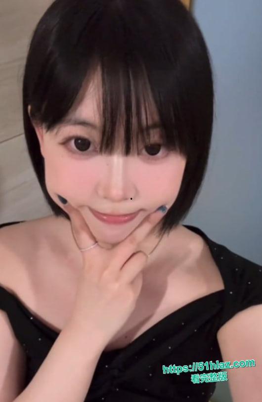 湖南大学陈凡雨厕所露出play 深喉口交男友直接无套后入射到子宫 妹子高潮尖叫回荡厕所