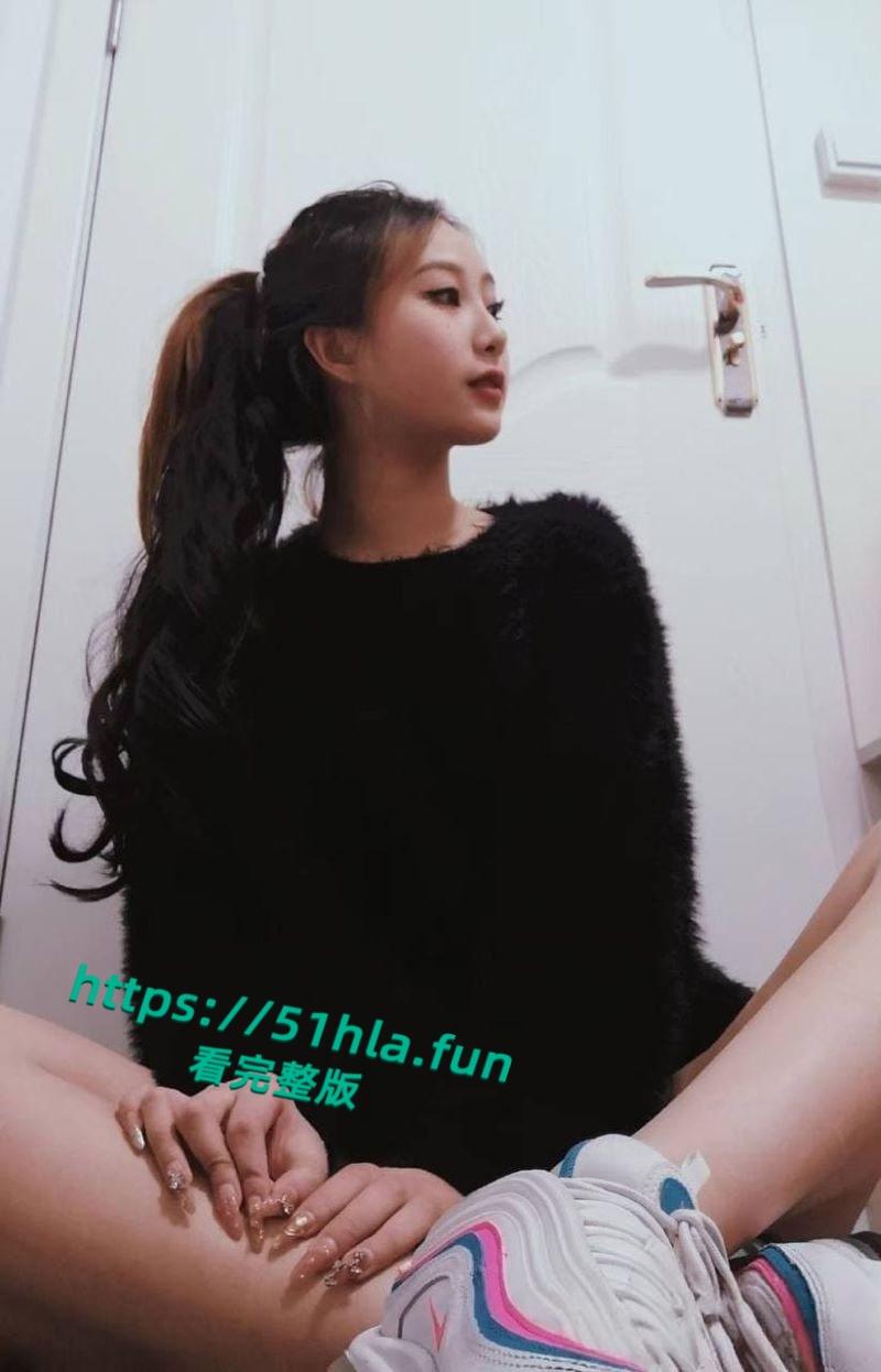 辽宁大学舞蹈生【李玉兰】宿舍自慰视频曝光,一字马展示M腿大开道具玩弄淫水狂喷!