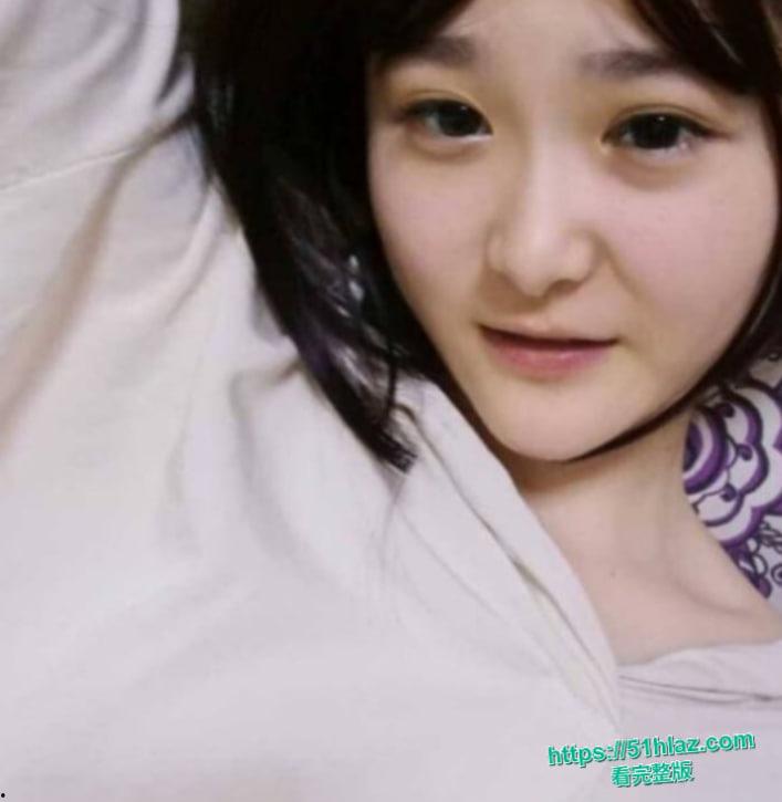 湖南大学陈凡雨厕所露出play 深喉口交男友直接无套后入射到子宫 妹子高潮尖叫回荡厕所