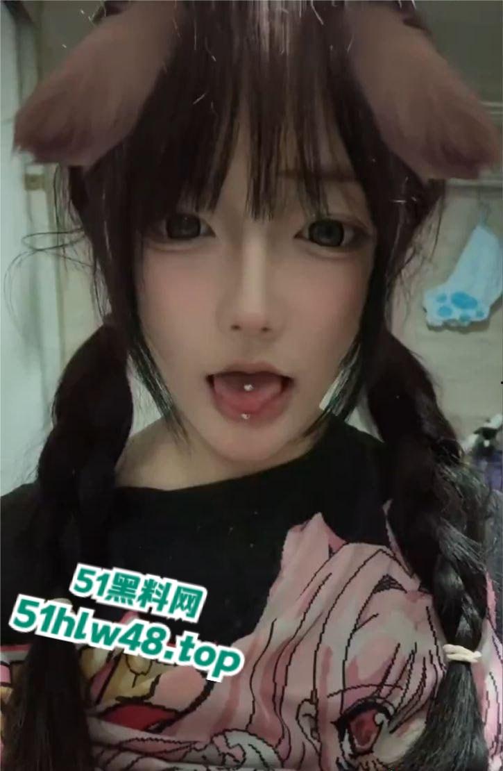 福建福清19岁嫩妹【顾茹馨】Cos骚母狗大尺度视频，性感Cos服裹着娇嫩肉体骚到极致！