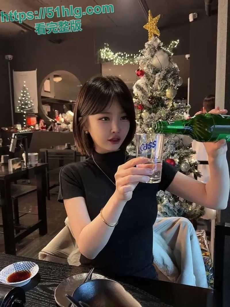 韩国财阀名媛【韩善月】KTV狂欢派对！火辣少妇被后入内射，极致淫乱的现场让人咋舌