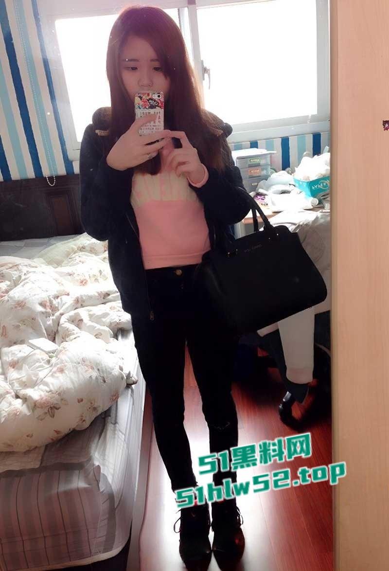 极品反差眼镜婊【谢可萱】性爱视频被前男友曝光，全程露脸口交舔屌玩到拉丝，撅臀掰逼被男友指奸玩弄！