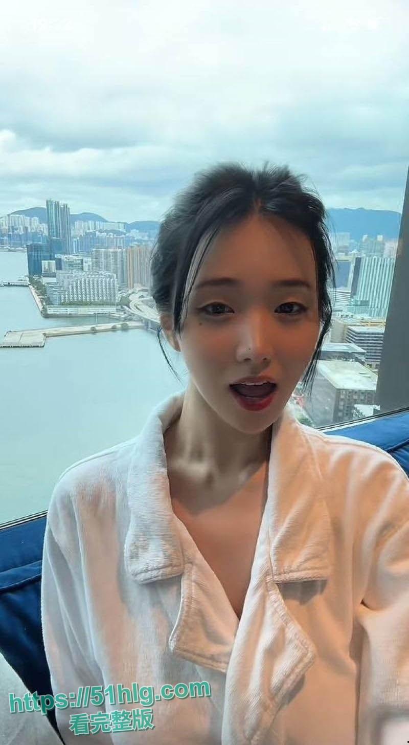 韩国】顶级模特网红【李妍雨】转战抖音瞬间吸粉10万 绝美颜值征服中国网友 魔鬼身材让人欲罢不能