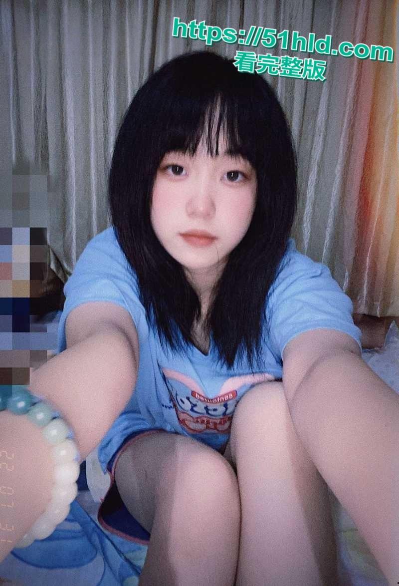 青岛女大学生【陈诗莹】网调视频流出，清纯少女变沦为金主母狗，揉奶裸聊假屌自慰边揉阴蒂边浪叫！