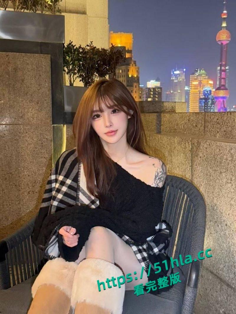 极品身材天生尤物抖音网红【彤彤】金主性爱视频流出,黑丝制服足交口交,尺度炸裂诱惑到爆炸!