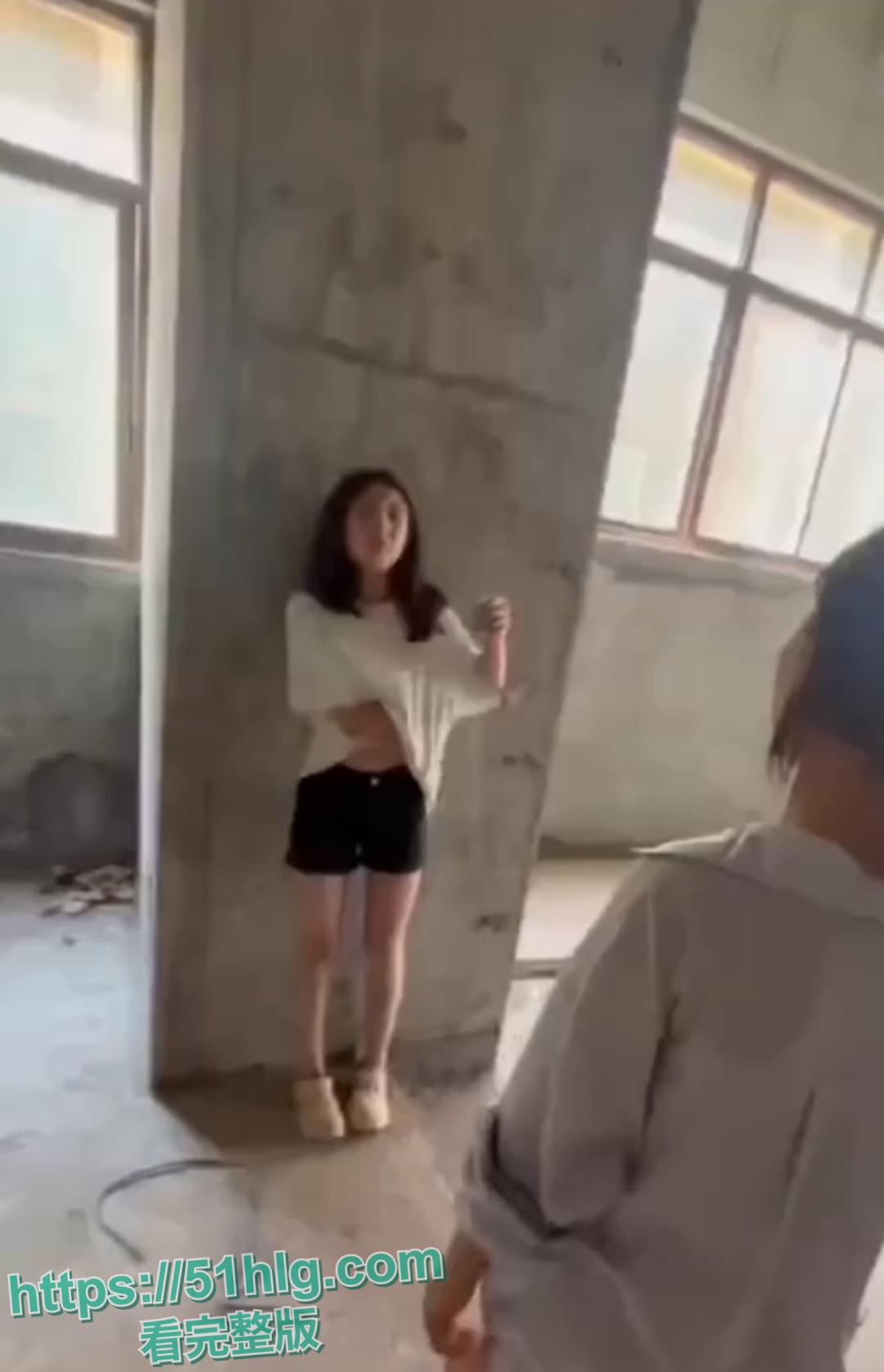 全网封杀重磅大瓜！【四川江油】14岁女孩惨遭校园霸凌 殴打辱骂过后还将其带入房间用汤勺敲打奶子和嫩穴 让男人强奸她 真够残忍