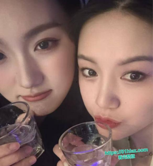 吉林延边母狗王茗雪恋爱期间被男友彻底调教开发 穿着情趣内衣的她主动迎合男友爬行口交后 被无套猛干翘臀