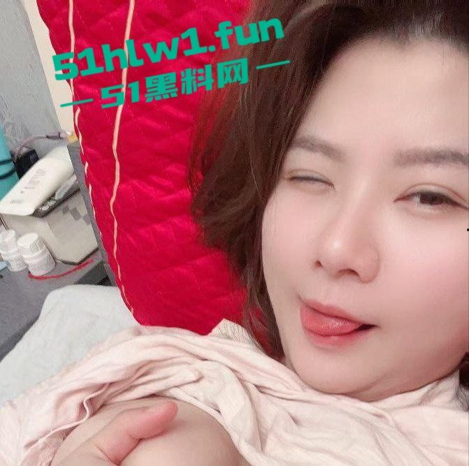 约炮新婚巨乳人妻，身材性感大奶肥臀，平时高冷公务员私下反差骚母狗，背着被情人操到惨叫连连。