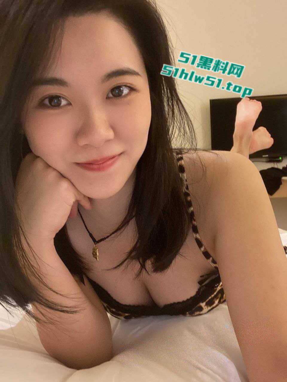 独家曝光，成都成华区极品【程琳琳】肤白貌美，户外漏出黑丝诱惑乳夹调教全方位抽插！