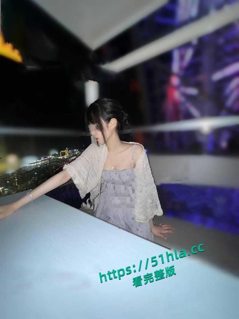 伦乱系列之亲妹妹，户外摩天轮上与妹妹激情性爱，各种姿势轮番上阵，操烂粉嫩白虎骚穴！