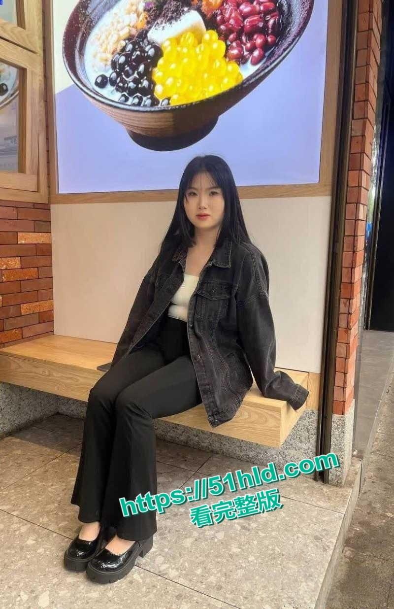 广东00后微胖母狗【宋绮玉】分手后被男友泄密私拍，丰腴身材露脸交合阴毛浓密性欲极强！