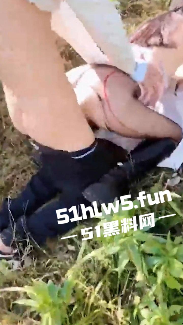 家有娇妻【2】带骚老婆逛景区玩刺激,偶遇单独路人献妻给操满足我的绿帽愿望。