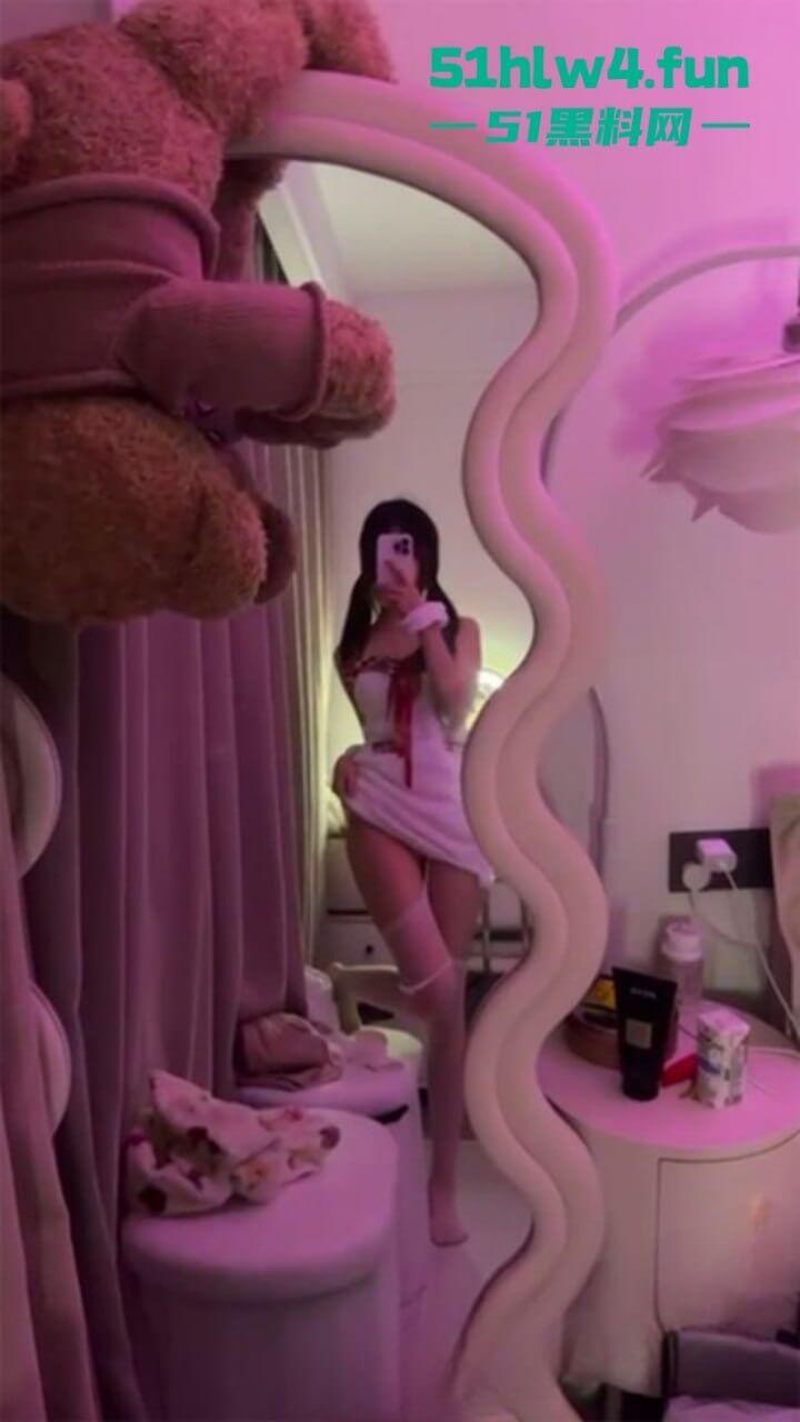 南京钟山技术学院【杨和馨】极品身材反差学生妹,到处约炮给男友带绿帽子聊天记录视频曝光。