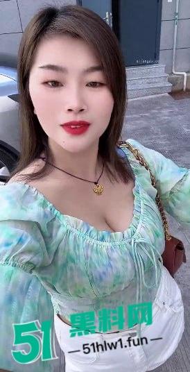 男人不中用，养家靠自己，快手大奶熟妇【鱼鱼的眼泪057】深夜50元连线卖逼自慰视频流泄。