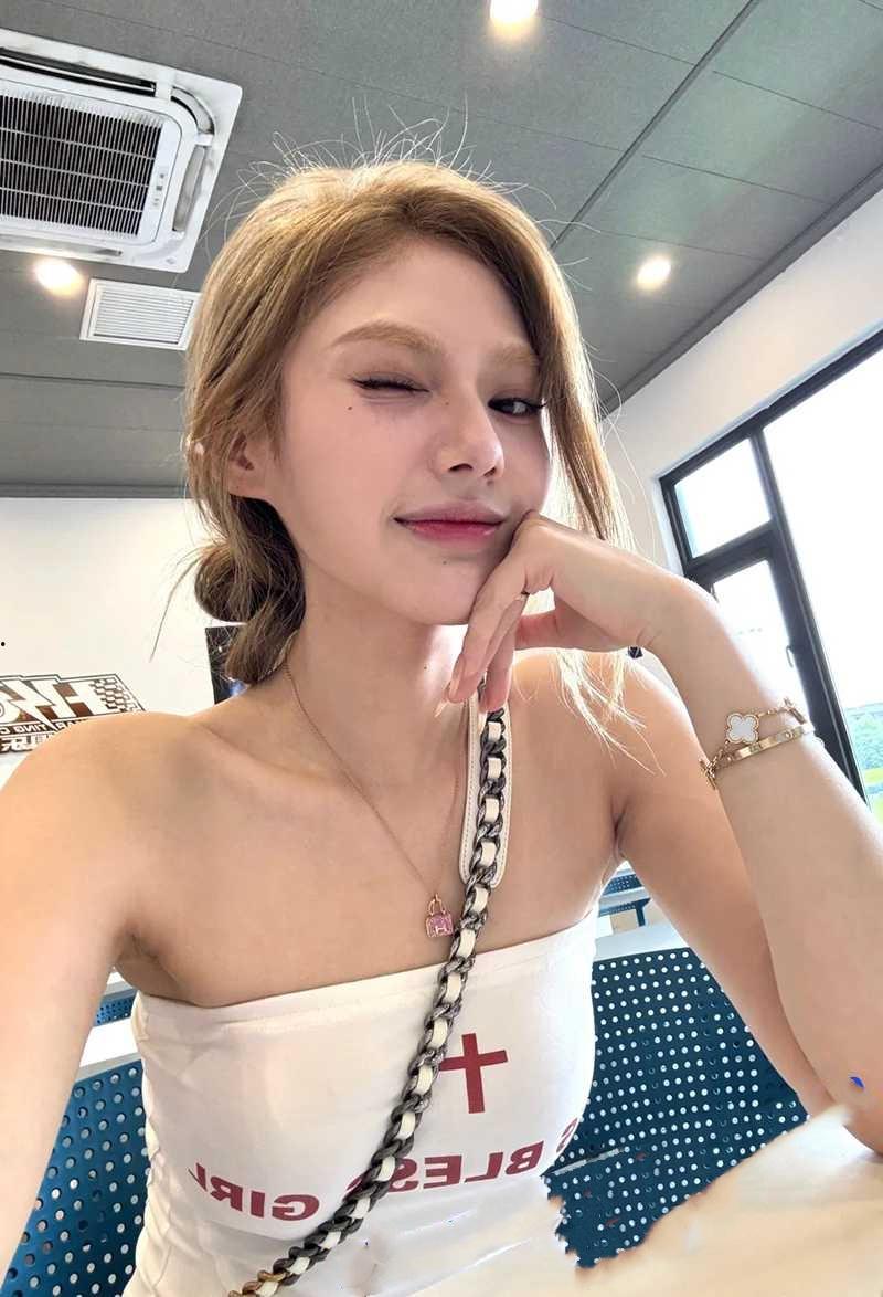 广西民族大学何钰婷与男友分手 被渣男曝光不雅照和性爱视频 反差婊被渣男各种爆操 画面淫荡至极