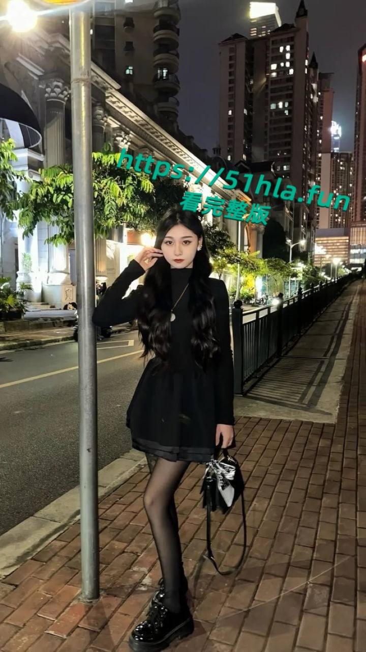 北海职业学院大四骚鸡【何丽芳】性爱视频流出,吵架后约炮友玩内射,复合再让男友无套狂欢!