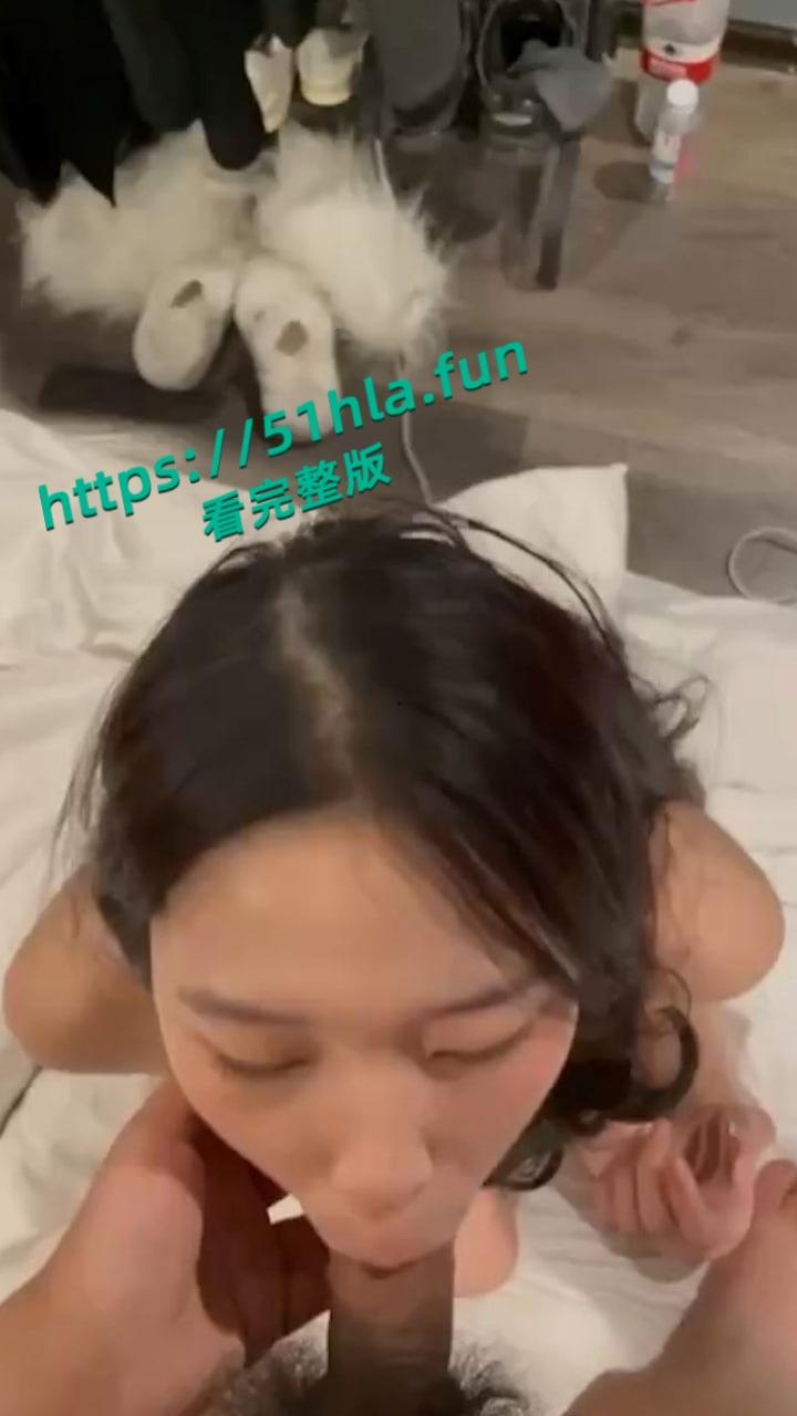 北海职业学院大四骚鸡【何丽芳】性爱视频流出,吵架后约炮友玩内射,复合再让男友无套狂欢!