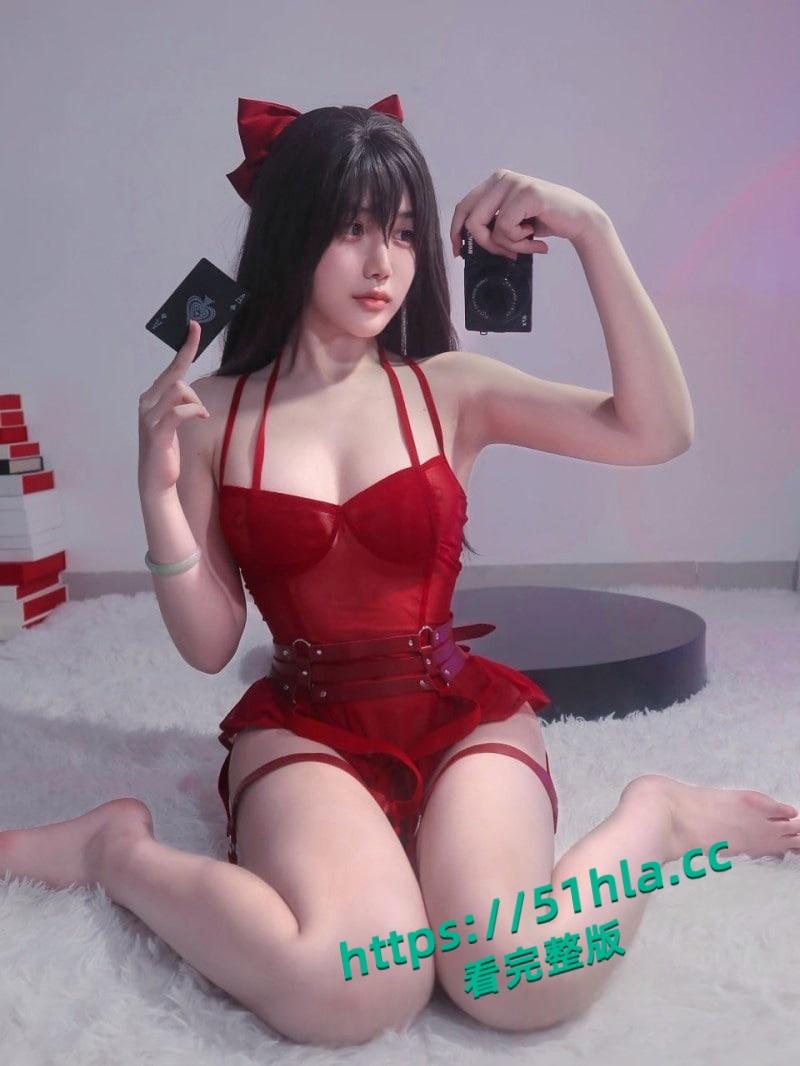 极品白虎福利姬【高桥千凛】情趣装Cos红色魔术师，掰唇展示顶级白虎嫩穴！