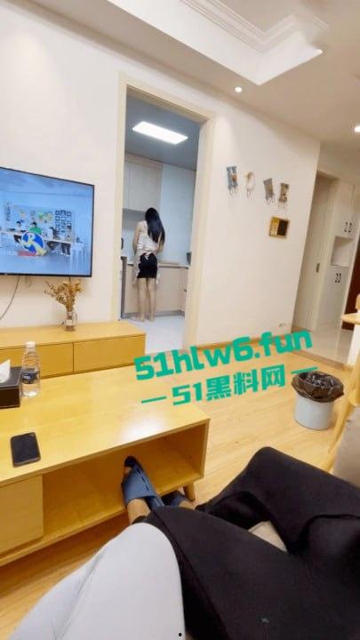 家有娇妻【8】单男是工地瓦工欲望真强,狠干老婆五次吃饭中途都被强拉去操逼。