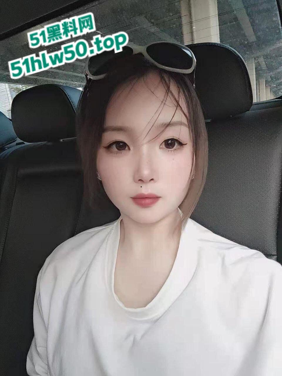 云南昆明汽车销售员【冰冰】淫荡人妻，淫乱视频惨遭情人泄密流出，黑丝骚穴特写！