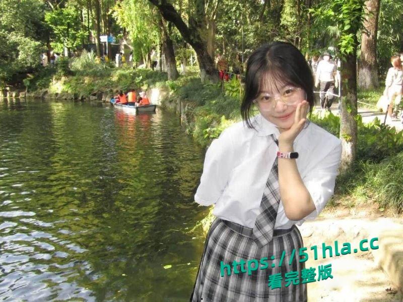 贵州安顺母狗【李丽】聊天记录及假期约炮曝光，白嫩巨乳学生妹骑乘榨精，呻吟娇媚淫荡不堪！