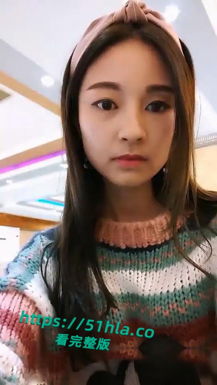 主持专业大三学生妹【桑桑】兼职带着跳蛋主持婚礼直播，金主远程操作跳蛋，边主持边高潮震撼全场！