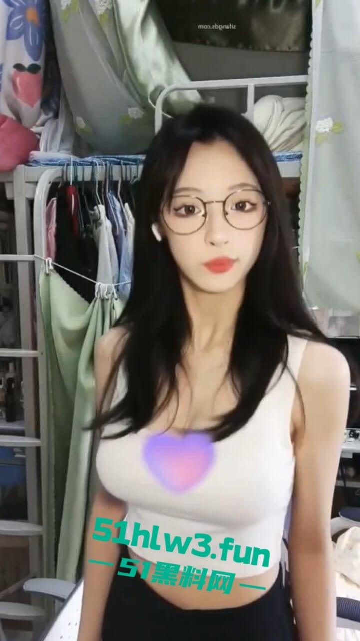 抖音颜值女神【灌饱饱】绝美颜值御姐尤物，身材修长细腰大奶修长美腿性感撩人多部自拍合集流出。