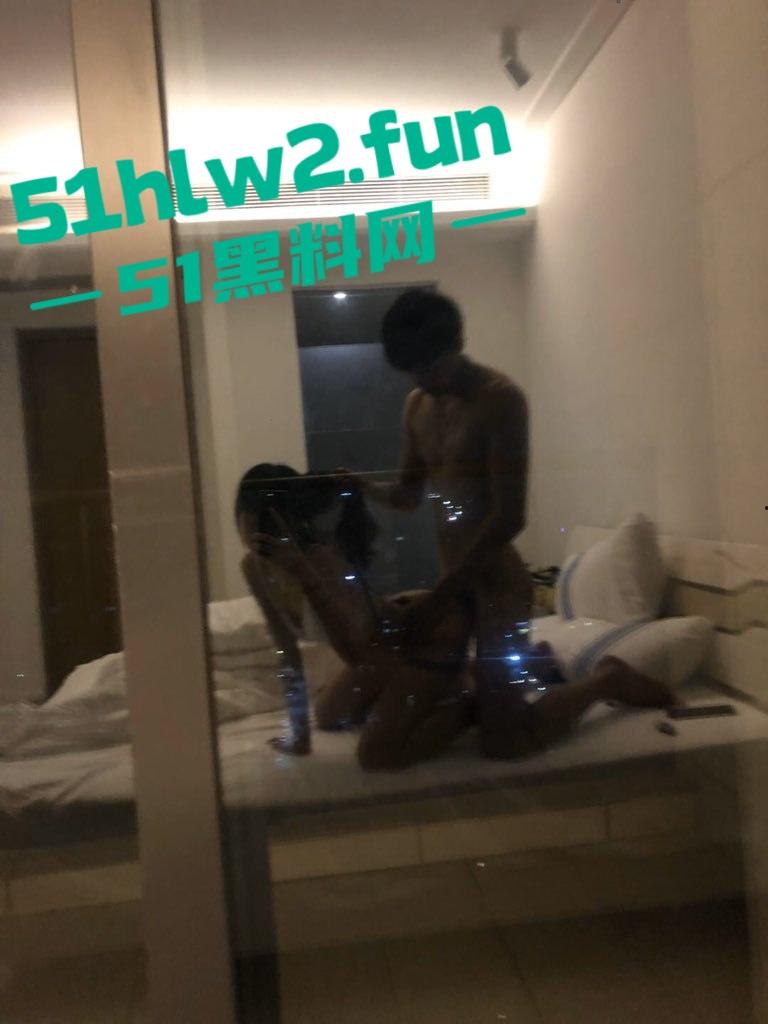 抖音网红情侣【牛逼】广西南宁帅哥美女组合，女主腿长逆天蜂腰翘臀，男友颜值帅气一身肌肉，激情做爱自拍流出！