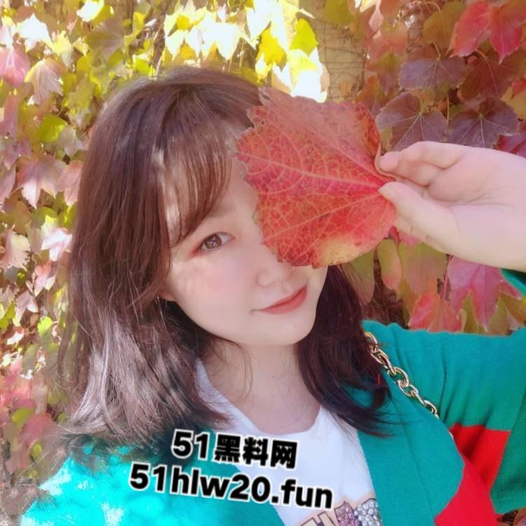 福建厦门大学【何玥桐】文艺范反差婊，美乳白嫩硕大被网恋对象把裸照视频发网上炫耀曝光。