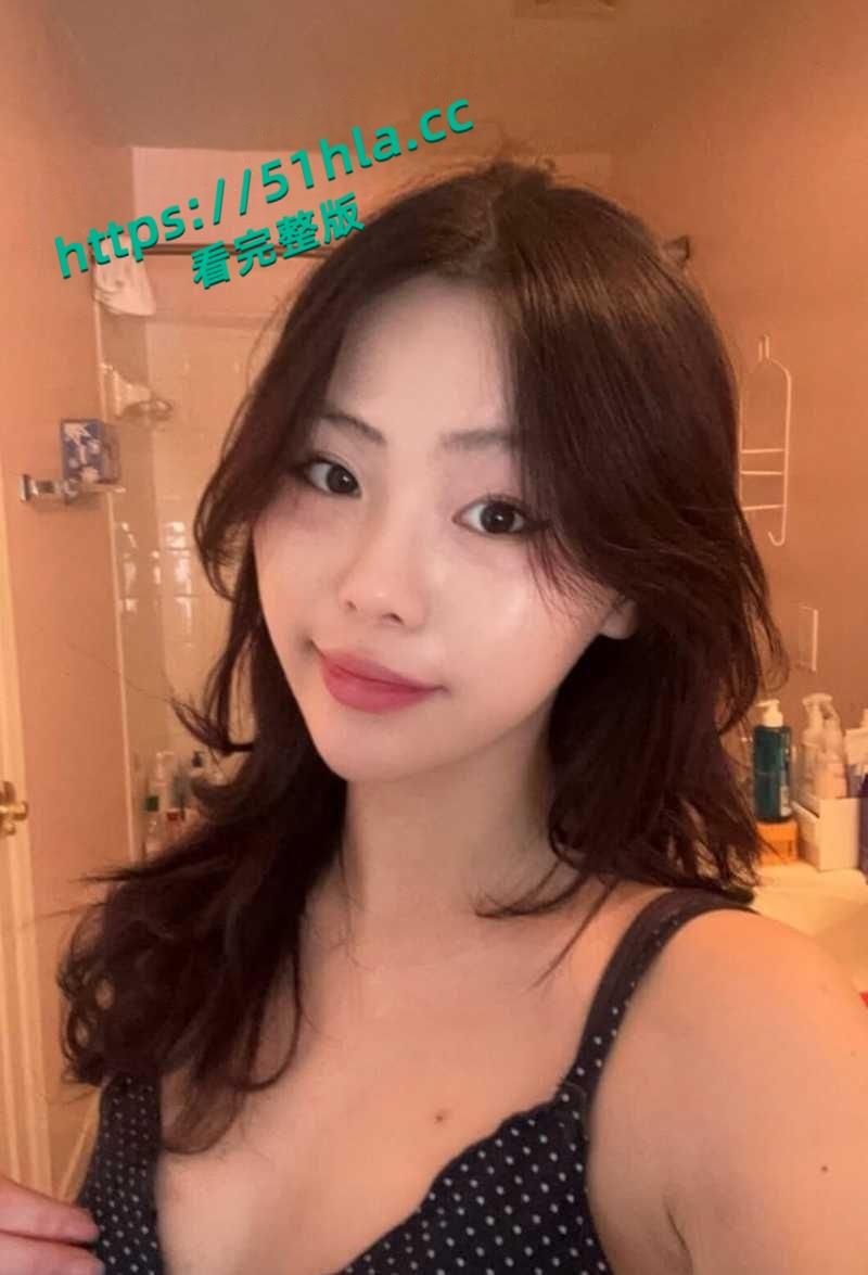 嫩妹福利姬【soph96719】六月最新福利，脸穴同框玩假屌自慰骑乘后入，劈腿揉穴能欲能甜的淫骚小母狗！