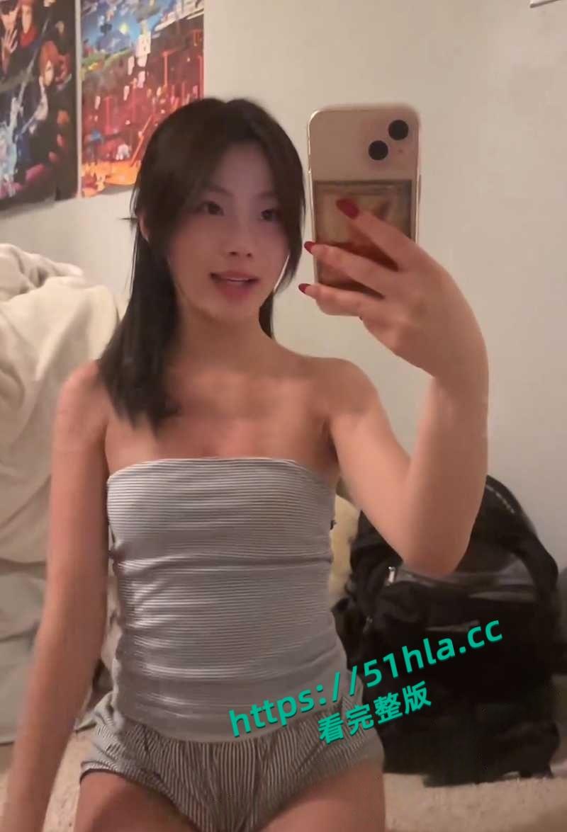 嫩妹福利姬【soph96719】六月最新福利,脸穴同框玩假屌自慰骑乘后入,劈腿揉穴能欲能甜的淫骚小母狗!