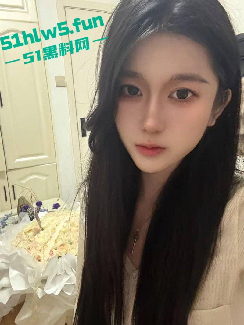 安徽合肥极品美乳母狗【叶蔚然】金主远程调教，黑丝开裆裤暴力撕扯暴力自慰，私人视频曝光流出！