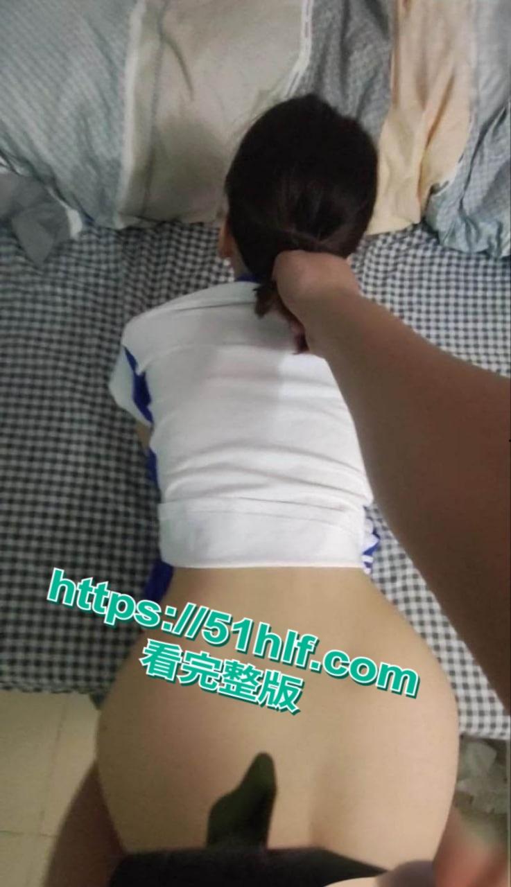 乱伦系列之小表妹,海角乱伦大神新作,萝莉表妹校服诱惑被各种姿势打桩爆操,画面淫糜反差至极!