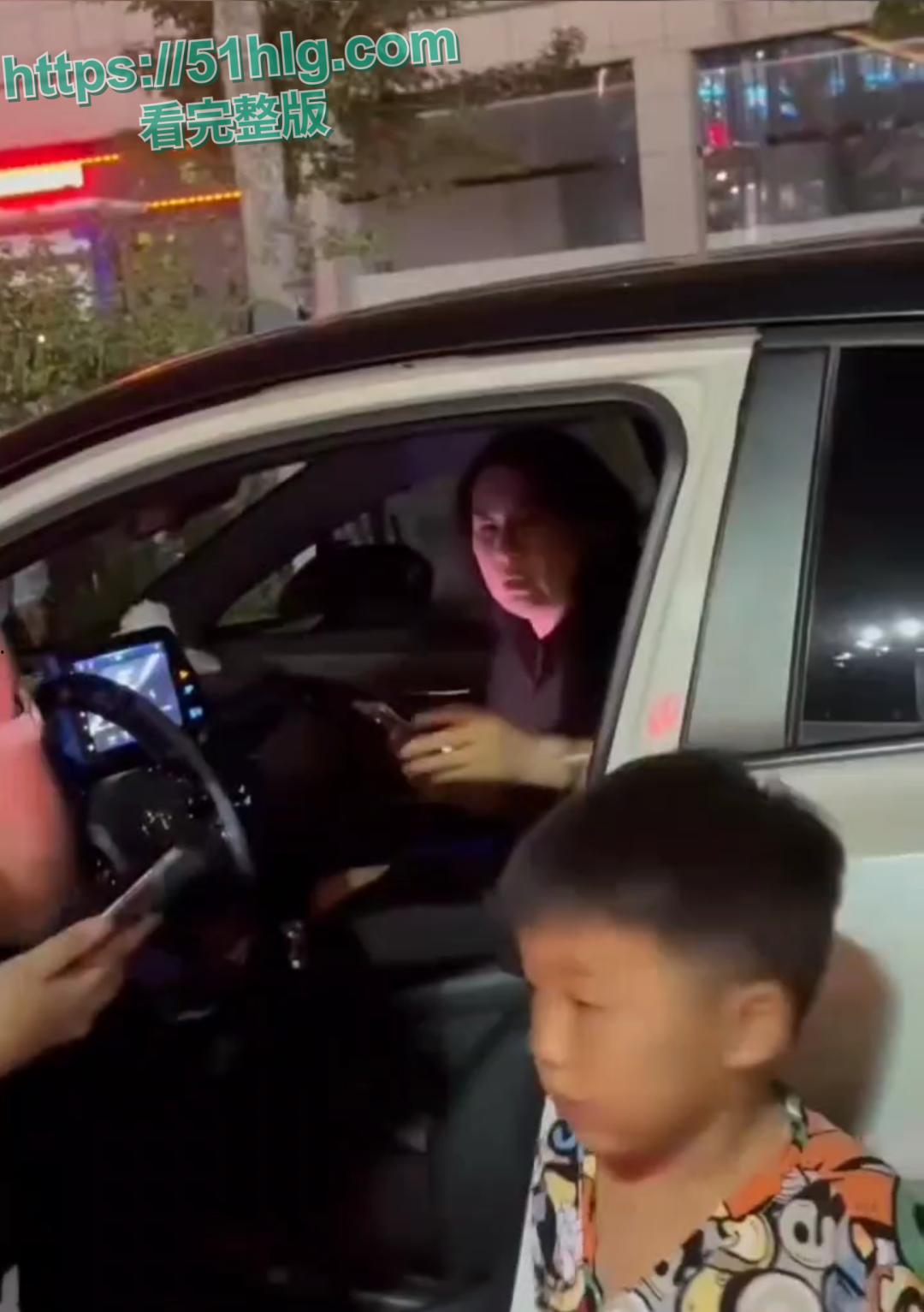 【河南商丘】万达家庭丑闻震撼事件：小姨与外甥的淫乱关系曝光，争吵变成血战街头