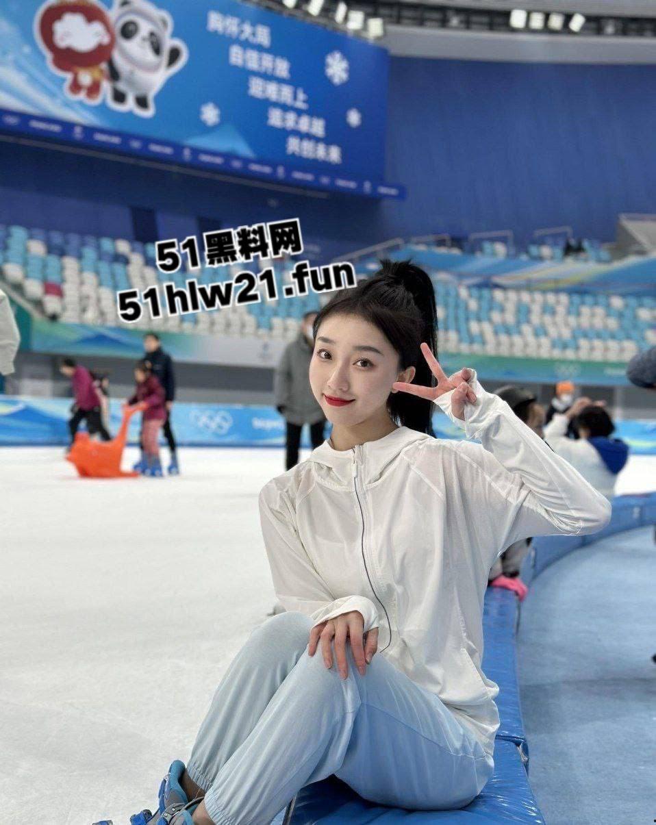 北京邮电大学【曾媛】绝美颜值校花女神，表面清纯私下竟如此反差爱舔蛋蛋，口交技术超一流。