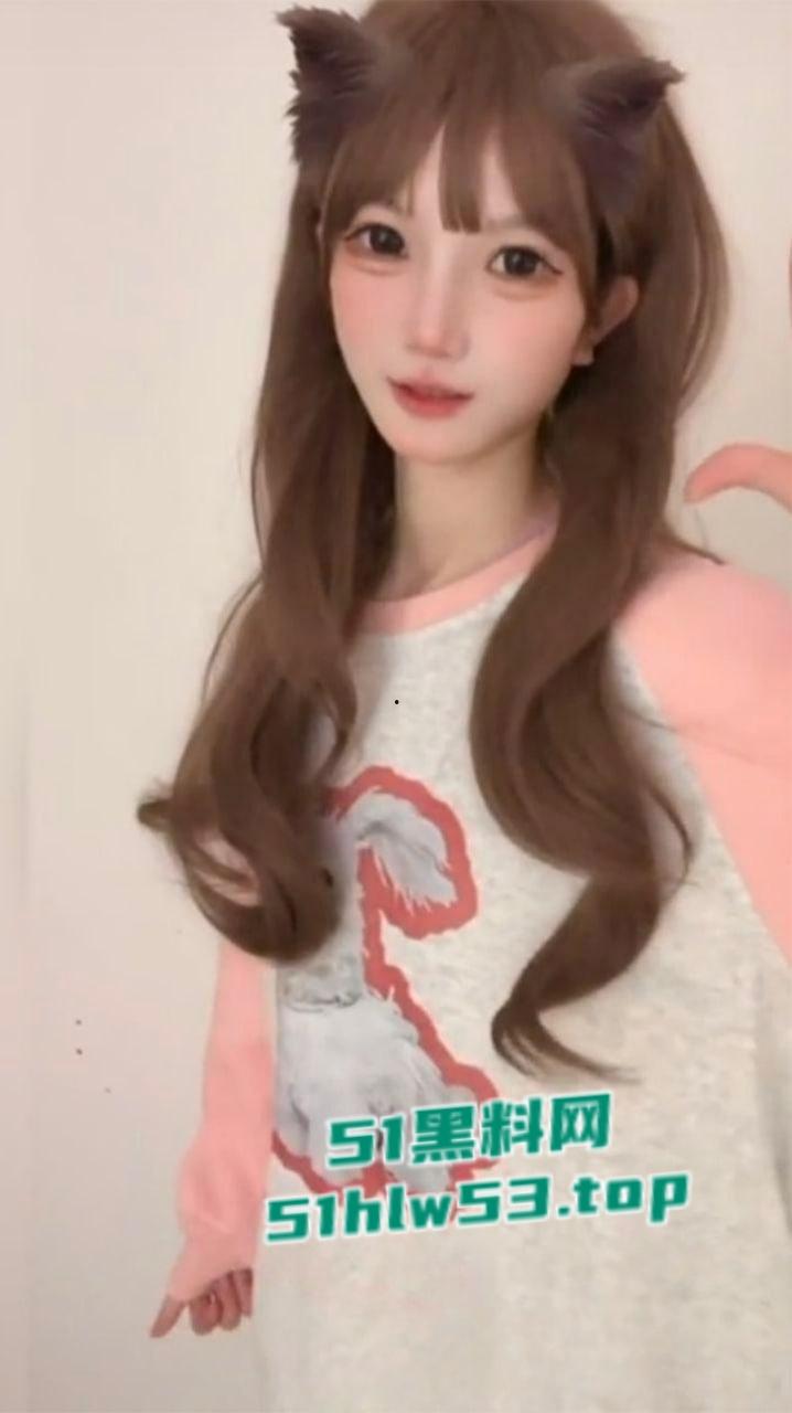 快手巨乳网红【米团不熬夜】刷礼物就能解锁水晶假屌插穴自慰，私下更是浪荡没边主动约炮金主玩法超花！