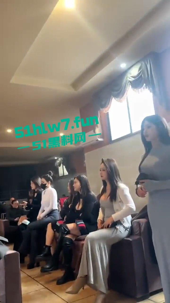 四川绵阳大青龙纯炮场美女如云，不惧扫黄行动顶风作案照样出台卖逼引发网友们的羡慕。