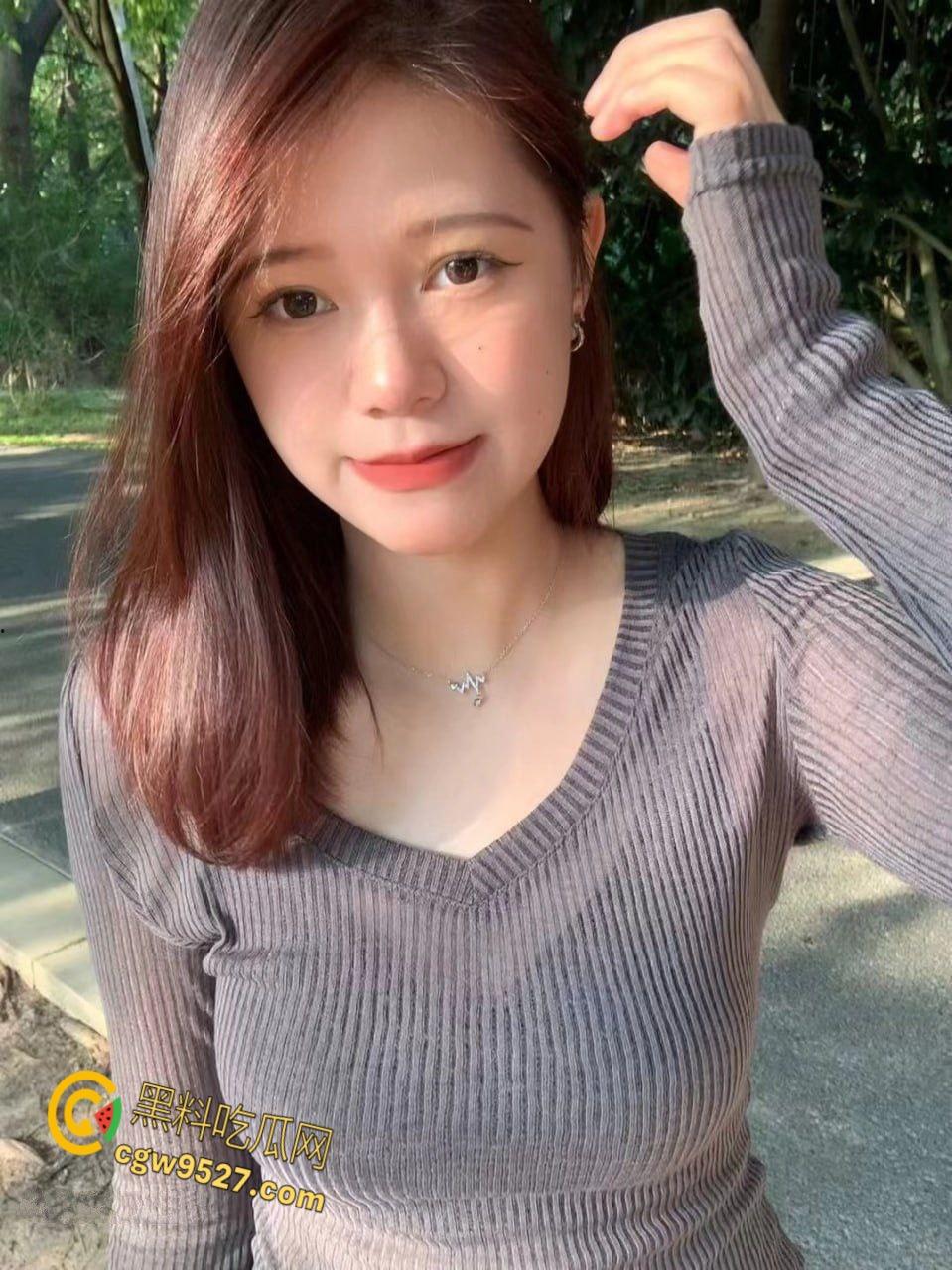 带妹妹去公园遛狗,饥渴的妹妹主动挑逗撩骚,在小树林激情野战,无套内射粉嫩蝴蝶,浪叫销魂酥耳!