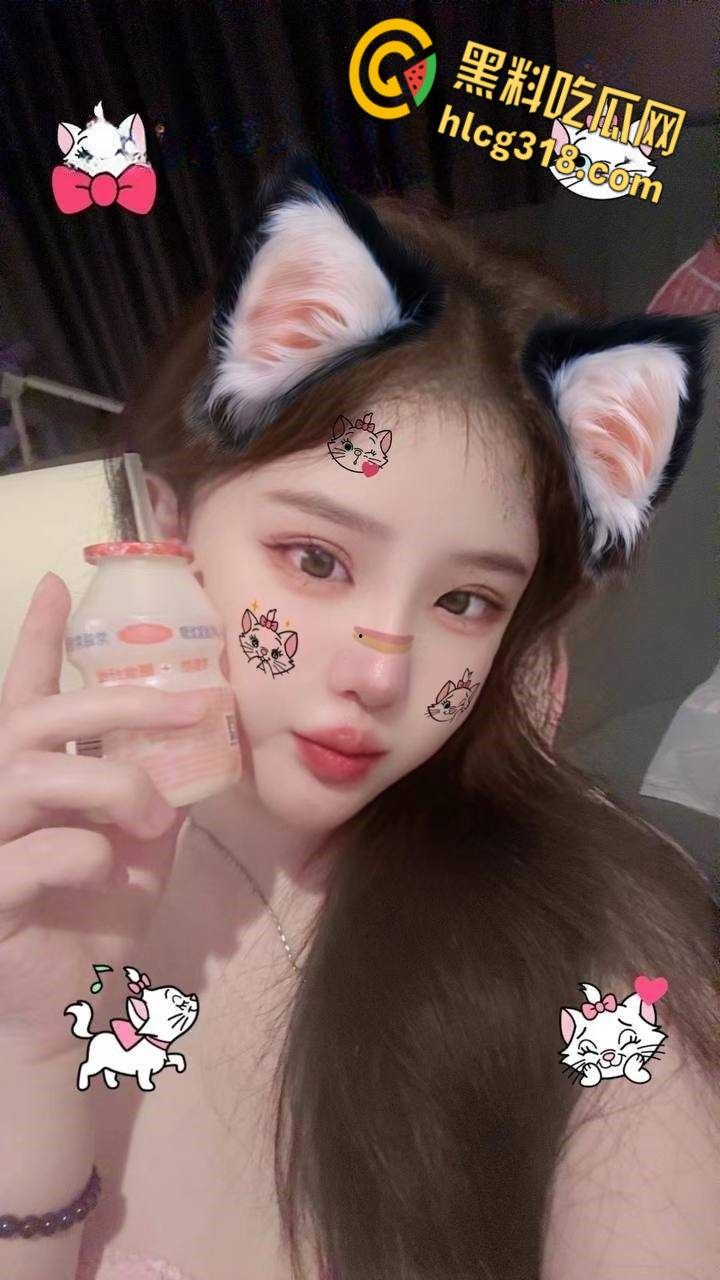 抖音网红小妍真名【费炫裴】,在重庆干直播与老公异地分居,耐不住寂寞偷人被老公发现曝光!