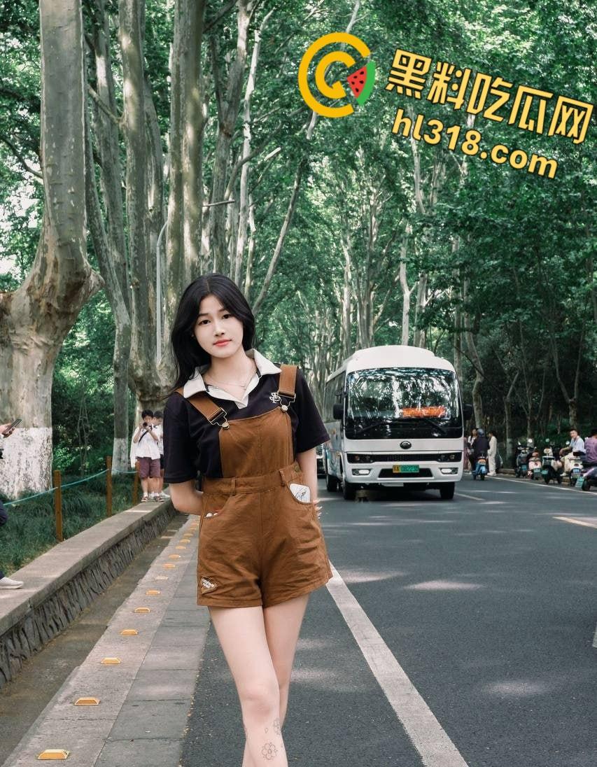 极品骚妻爱淫趴,勾搭巨屌男单玩3P,穿着高跟鞋在床上被各种玩弄,戴绿帽老公看着我被其他男人操