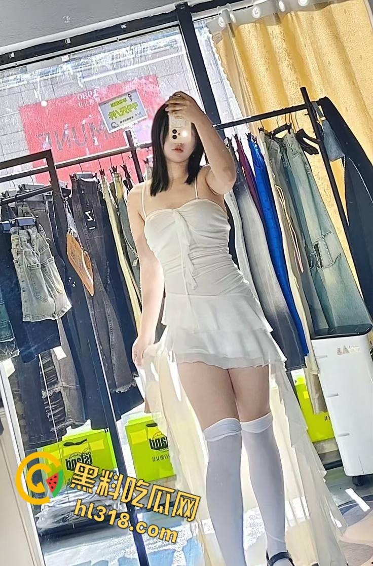 极品骚妻爱淫趴,勾搭巨屌男单玩3P,穿着高跟鞋在床上被各种玩弄,戴绿帽老公看着我被其他男人操