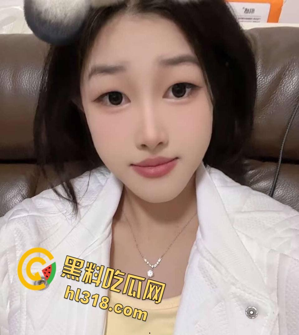 极品骚妻爱淫趴,勾搭巨屌男单玩3P,穿着高跟鞋在床上被各种玩弄,戴绿帽老公看着我被其他男人操