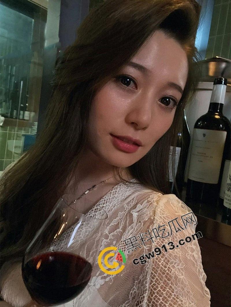 江苏银行风骚少妇的诱惑!当洁白美乳遇上领导大屌,制服诱惑中的疯狂淫乱