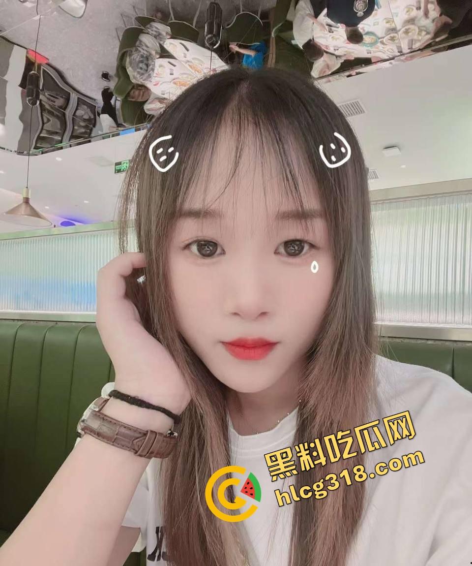 假鸡巴摄像头直击嫩穴深处,第一人称狂操白虎骚逼,窥阴器扒开照得一清二楚,骚汁淹到摄像头都起雾!